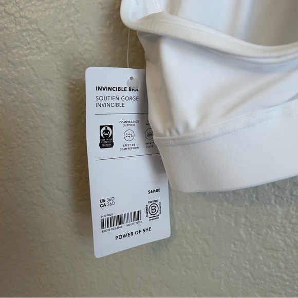 NWT, Athleta Women’s Invincible Lightweight Sports Bra in Bright White, Size 36D - Picture 9 of 12